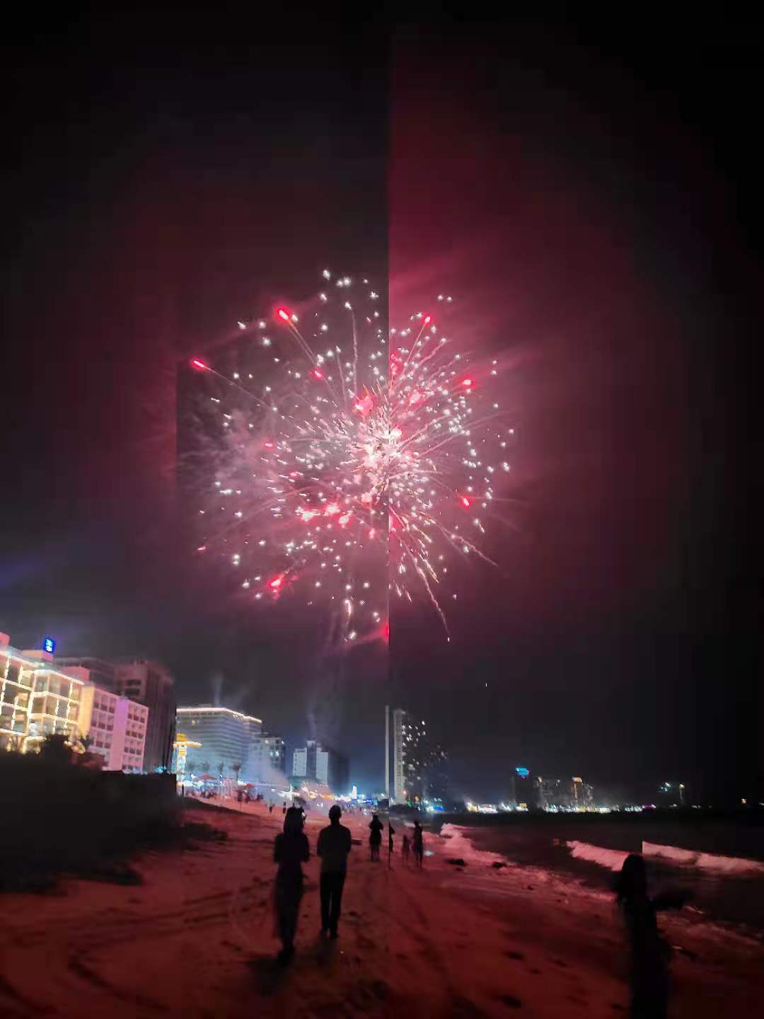 SLKOR萨科微海边放烟花夜景